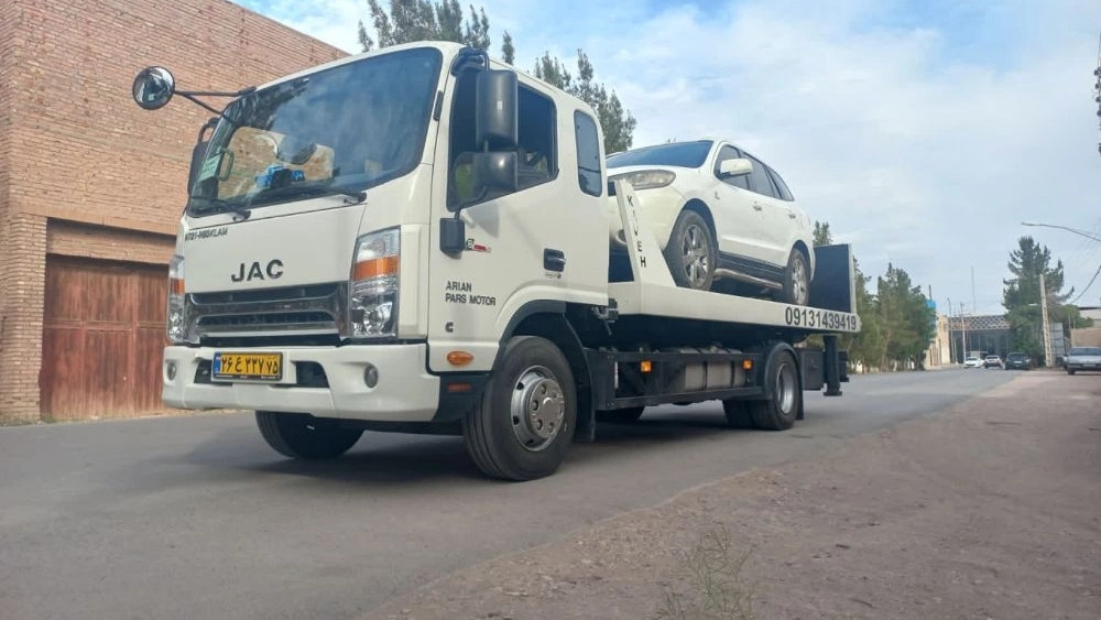 حمل خودرو صفر‌ کیلومتر در کرمان بدون کوچک‌ ترین آسیب