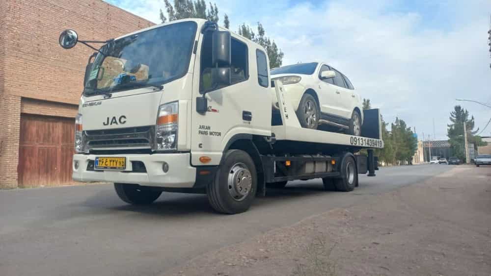 حمل خودرو صفر‌ کیلومتر در کرمان بدون کوچک‌ ترین آسیب